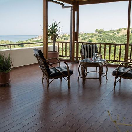 Alexandra Villa Stalos Luaran gambar