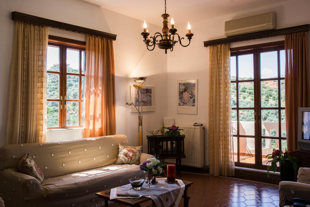 Alexandra Villa Stalos Luaran gambar
